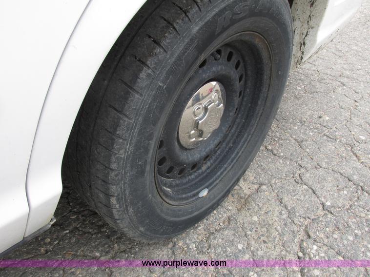 image for item I3940 2001 Ford Crown Victoria Police Interceptor