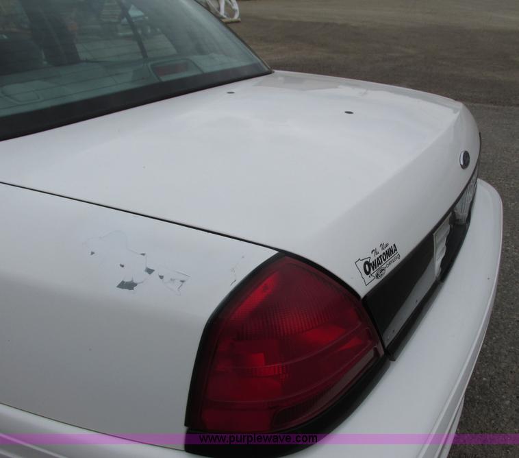 image for item I3940 2001 Ford Crown Victoria Police Interceptor
