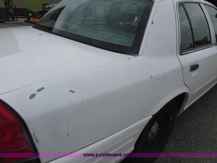 image for item I3940 2001 Ford Crown Victoria Police Interceptor