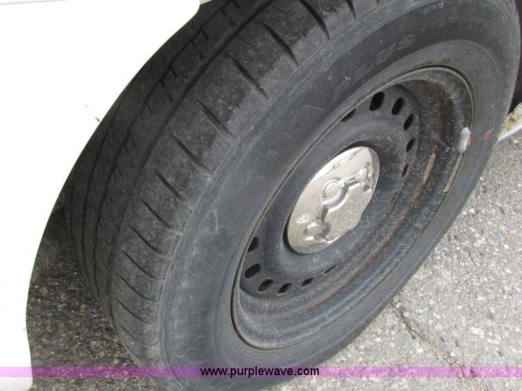 image for item I3940 2001 Ford Crown Victoria Police Interceptor