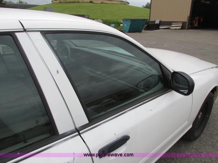 image for item I3940 2001 Ford Crown Victoria Police Interceptor