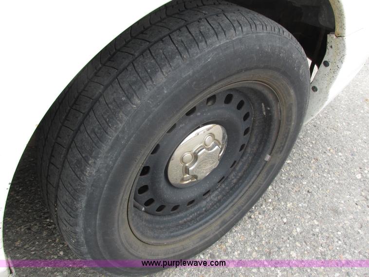 image for item I3940 2001 Ford Crown Victoria Police Interceptor