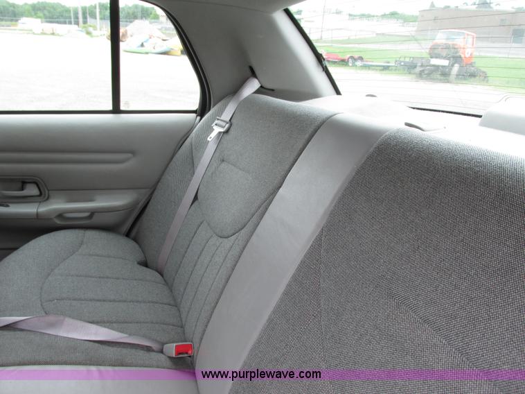 image for item I3940 2001 Ford Crown Victoria Police Interceptor