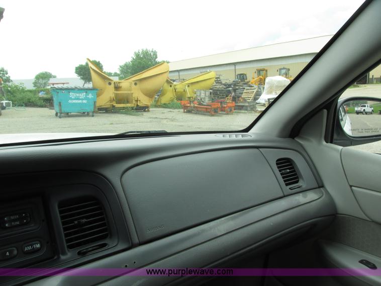 image for item I3940 2001 Ford Crown Victoria Police Interceptor