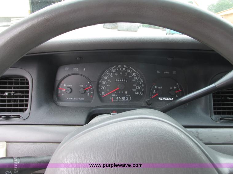 image for item I3940 2001 Ford Crown Victoria Police Interceptor