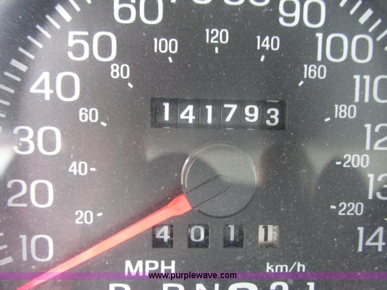 image for item I3940 2001 Ford Crown Victoria Police Interceptor