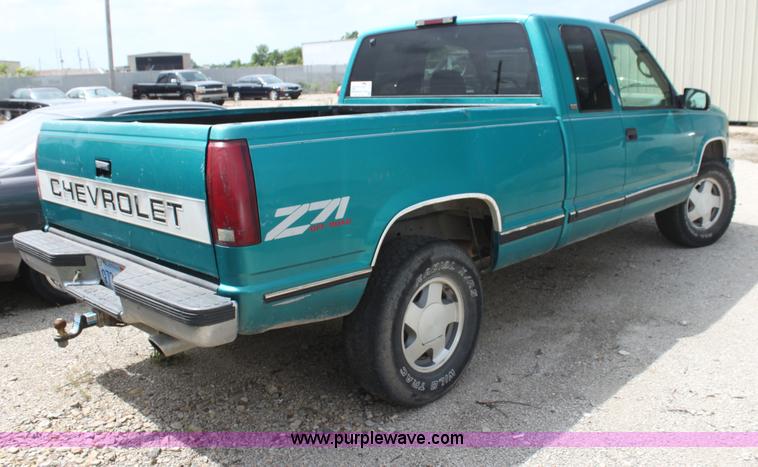 image for item I7343 1996 Chevrolet 1500 Z71 Ext. Cab pickup truck