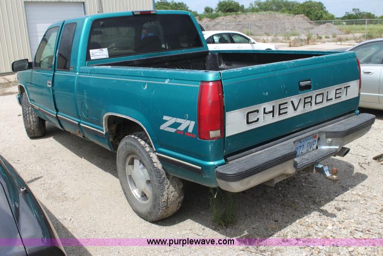 image for item I7343 1996 Chevrolet 1500 Z71 Ext. Cab pickup truck