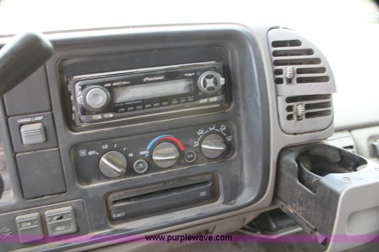 image for item I7343 1996 Chevrolet 1500 Z71 Ext. Cab pickup truck