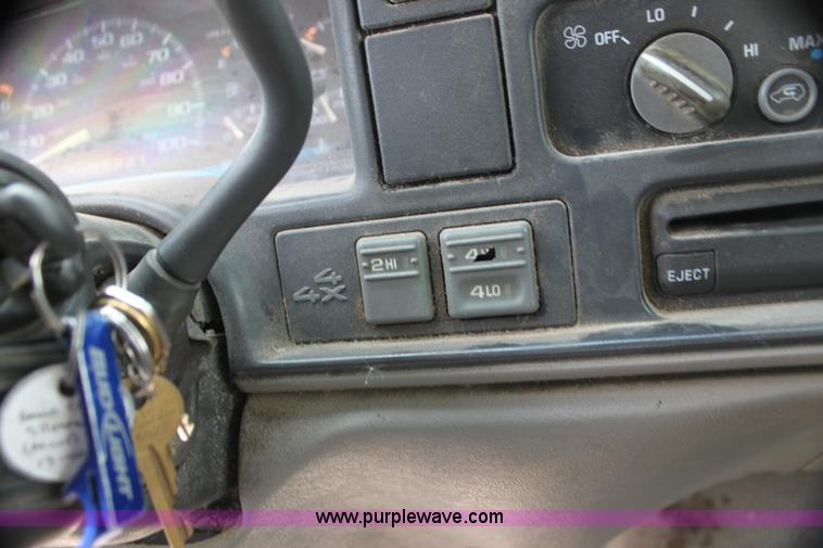 image for item I7343 1996 Chevrolet 1500 Z71 Ext. Cab pickup truck