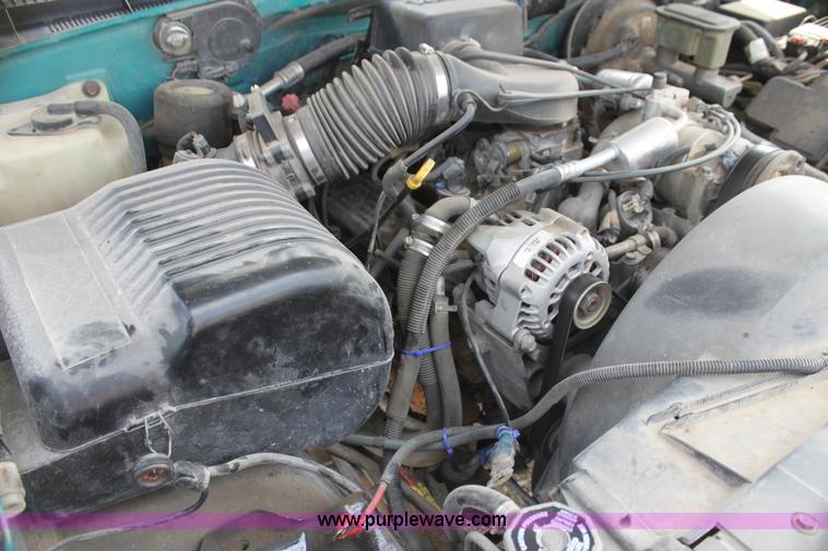 image for item I7343 1996 Chevrolet 1500 Z71 Ext. Cab pickup truck