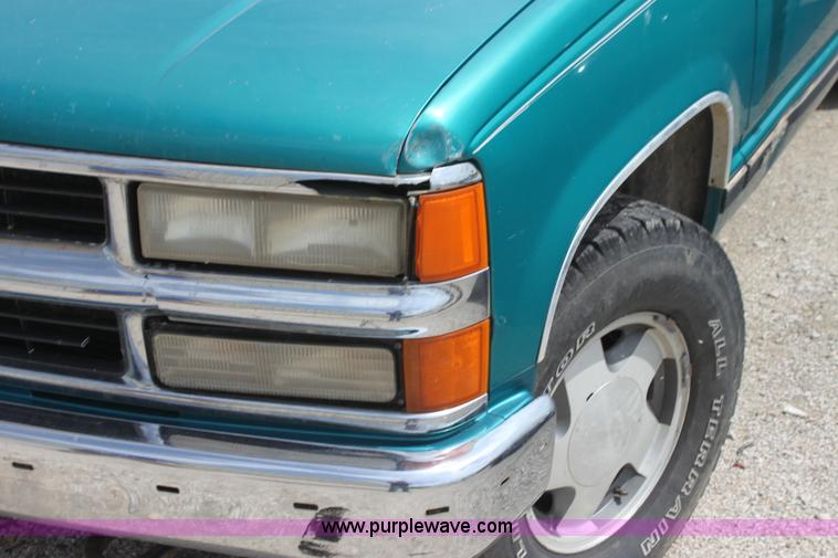 image for item I7343 1996 Chevrolet 1500 Z71 Ext. Cab pickup truck