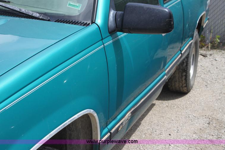 image for item I7343 1996 Chevrolet 1500 Z71 Ext. Cab pickup truck