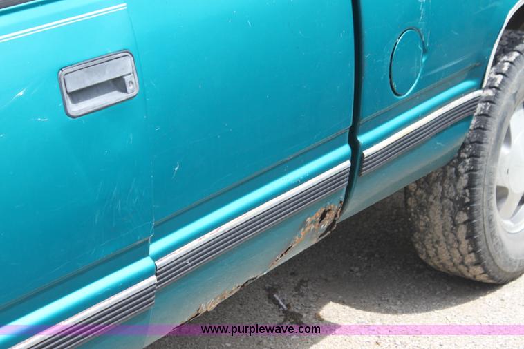 image for item I7343 1996 Chevrolet 1500 Z71 Ext. Cab pickup truck