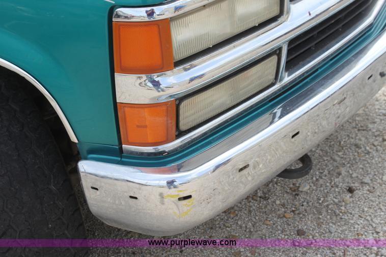 image for item I7343 1996 Chevrolet 1500 Z71 Ext. Cab pickup truck