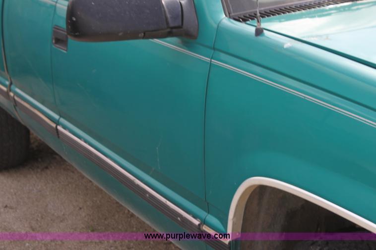 image for item I7343 1996 Chevrolet 1500 Z71 Ext. Cab pickup truck