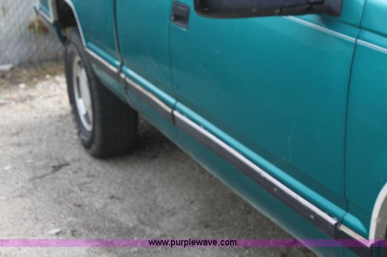 image for item I7343 1996 Chevrolet 1500 Z71 Ext. Cab pickup truck