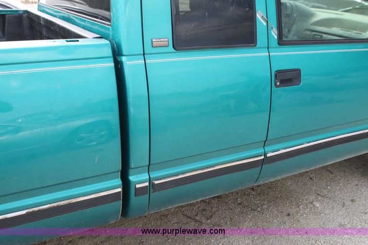 image for item I7343 1996 Chevrolet 1500 Z71 Ext. Cab pickup truck