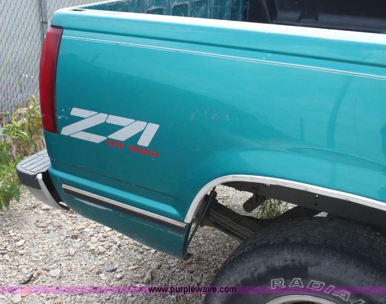 image for item I7343 1996 Chevrolet 1500 Z71 Ext. Cab pickup truck