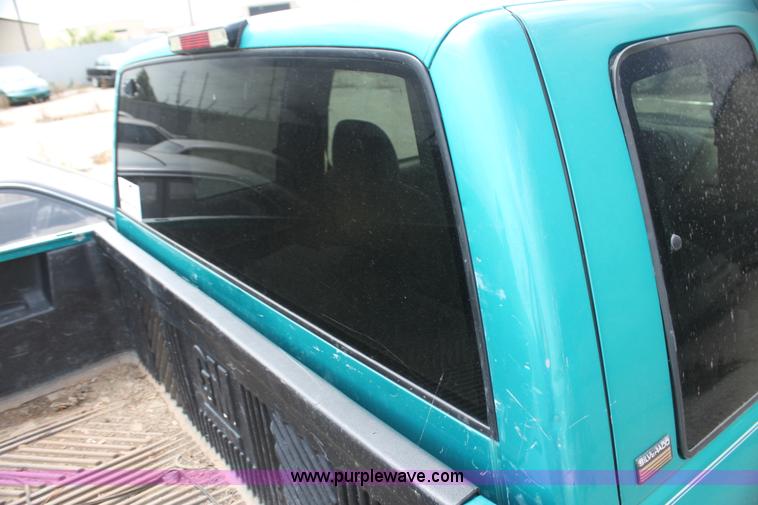 image for item I7343 1996 Chevrolet 1500 Z71 Ext. Cab pickup truck