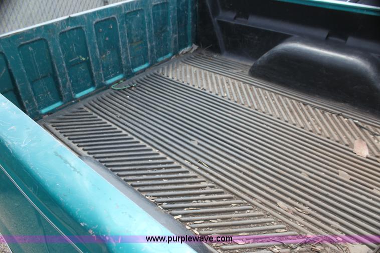 image for item I7343 1996 Chevrolet 1500 Z71 Ext. Cab pickup truck