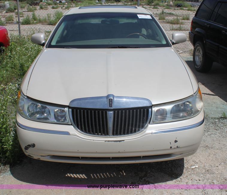 image for item I7363 2000 Lincoln Town Car Cartier Diamond Edition