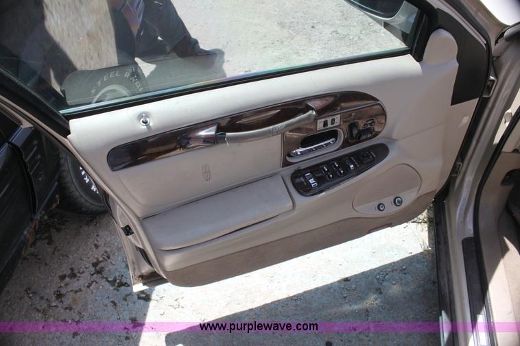 image for item I7363 2000 Lincoln Town Car Cartier Diamond Edition