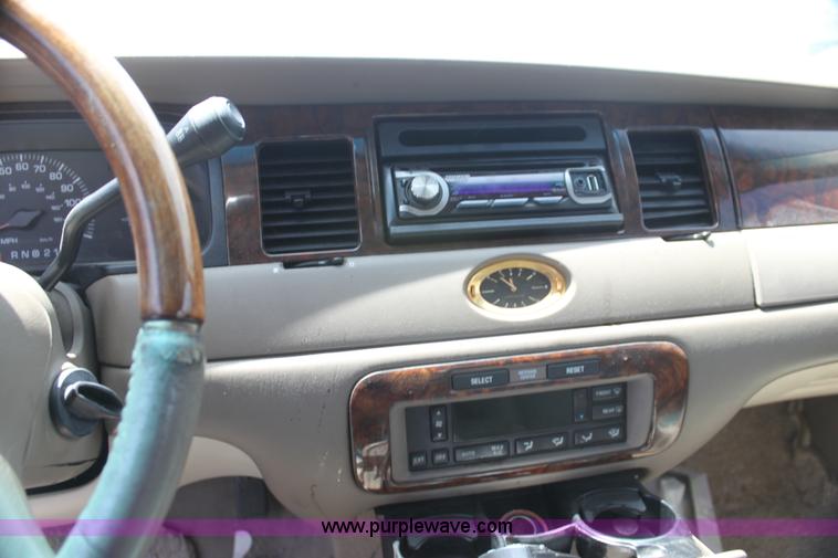 image for item I7363 2000 Lincoln Town Car Cartier Diamond Edition