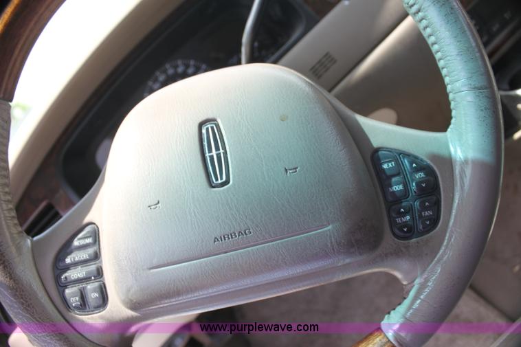 image for item I7363 2000 Lincoln Town Car Cartier Diamond Edition