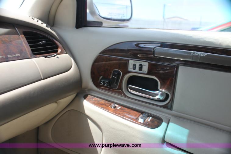 image for item I7363 2000 Lincoln Town Car Cartier Diamond Edition