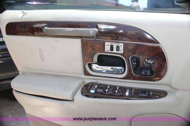 image for item I7363 2000 Lincoln Town Car Cartier Diamond Edition