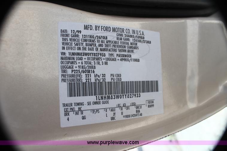 image for item I7363 2000 Lincoln Town Car Cartier Diamond Edition