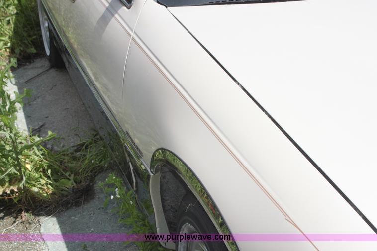 image for item I7363 2000 Lincoln Town Car Cartier Diamond Edition