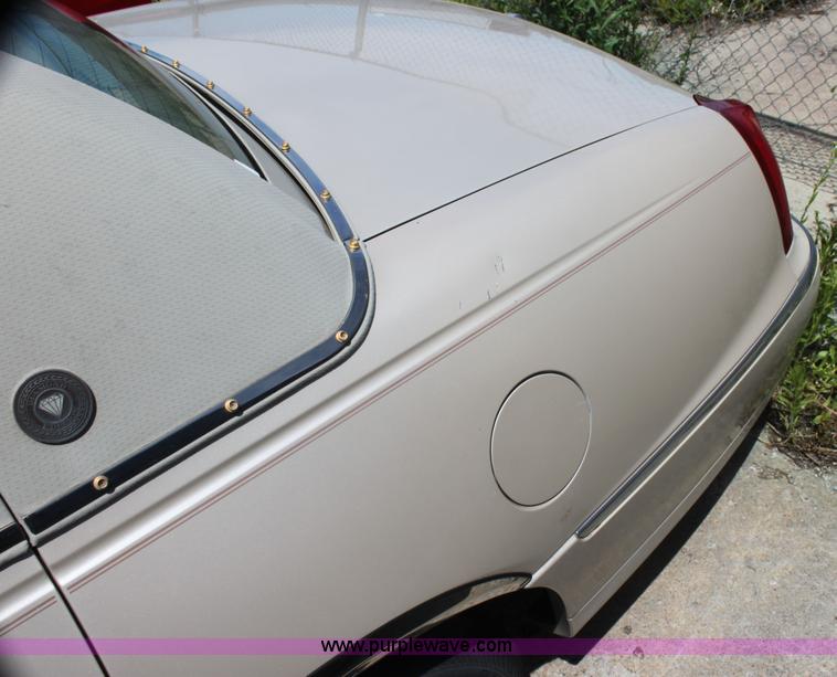 image for item I7363 2000 Lincoln Town Car Cartier Diamond Edition