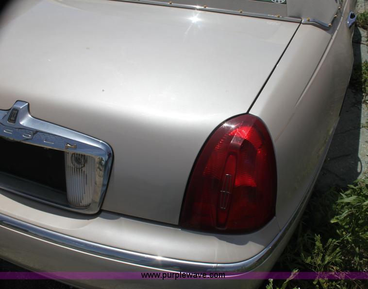 image for item I7363 2000 Lincoln Town Car Cartier Diamond Edition