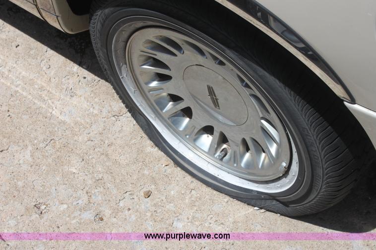 image for item I7363 2000 Lincoln Town Car Cartier Diamond Edition