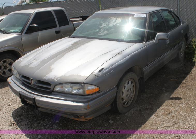 image for item I7369 1992 Pontiac Bonneville SE