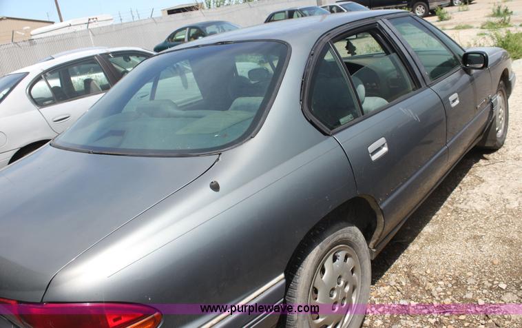 image for item I7369 1992 Pontiac Bonneville SE