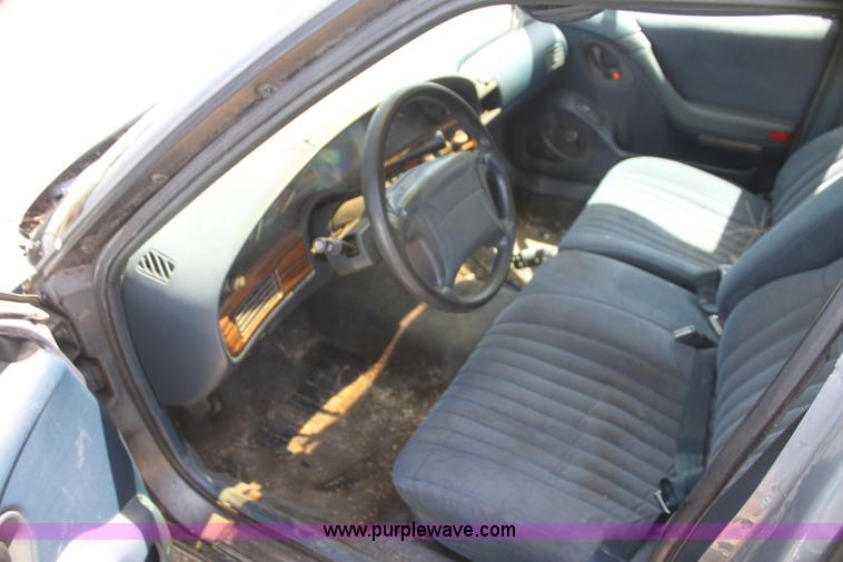 image for item I7369 1992 Pontiac Bonneville SE