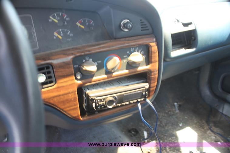 image for item I7369 1992 Pontiac Bonneville SE