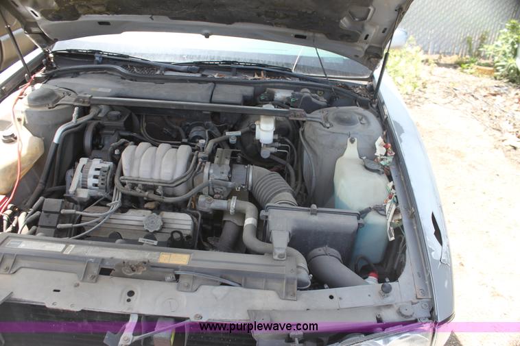 image for item I7369 1992 Pontiac Bonneville SE