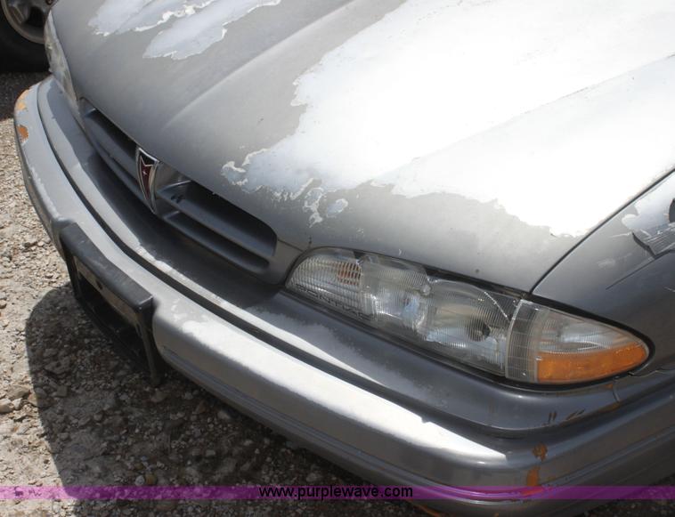 image for item I7369 1992 Pontiac Bonneville SE