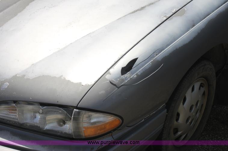 image for item I7369 1992 Pontiac Bonneville SE