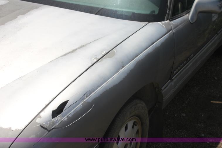 image for item I7369 1992 Pontiac Bonneville SE