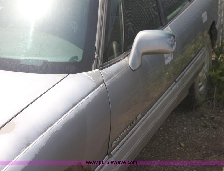 image for item I7369 1992 Pontiac Bonneville SE