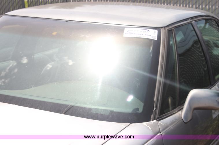 image for item I7369 1992 Pontiac Bonneville SE