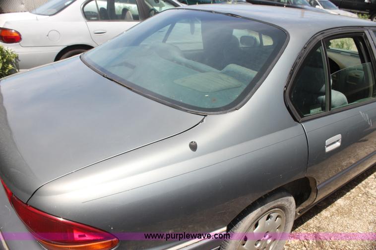 image for item I7369 1992 Pontiac Bonneville SE