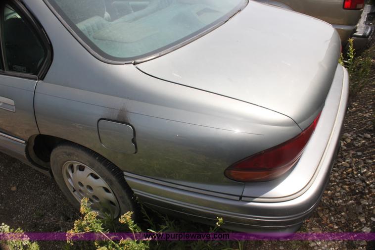 image for item I7369 1992 Pontiac Bonneville SE