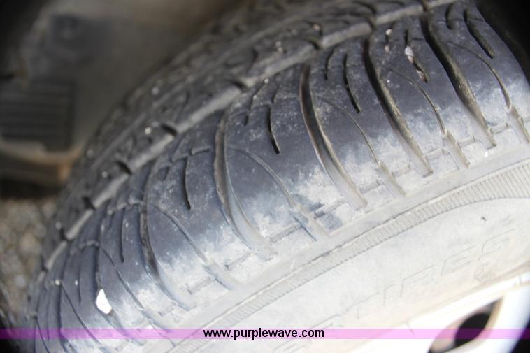 image for item I7369 1992 Pontiac Bonneville SE