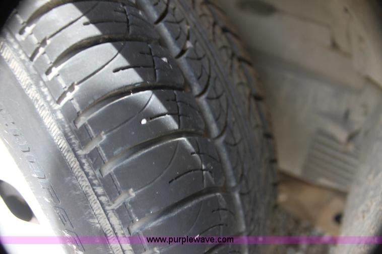 image for item I7369 1992 Pontiac Bonneville SE